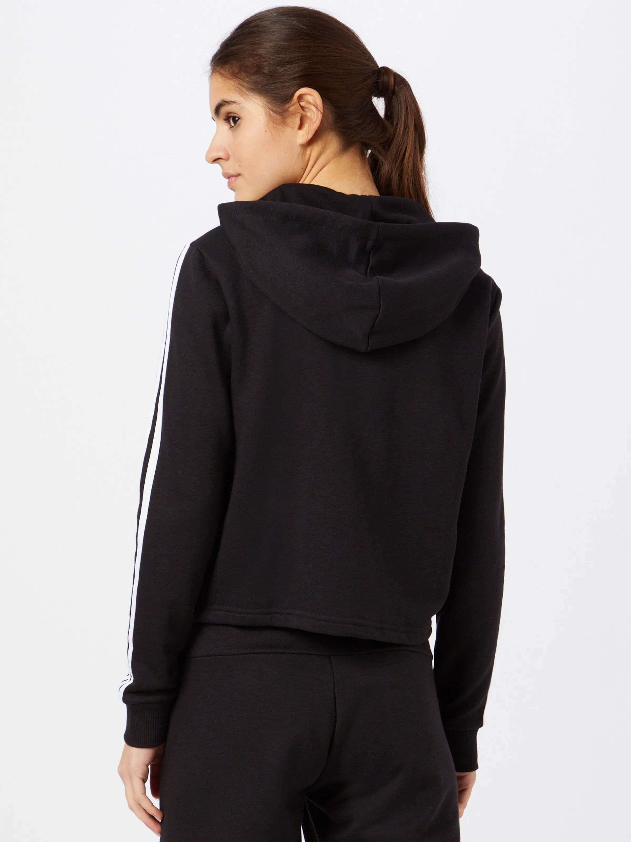 ADIDAS SPORTSWEAR Sportsweatshirt 'Essentials' in Schwarz