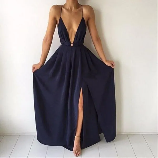 Maxikleid mit tiefem Ausschnitt