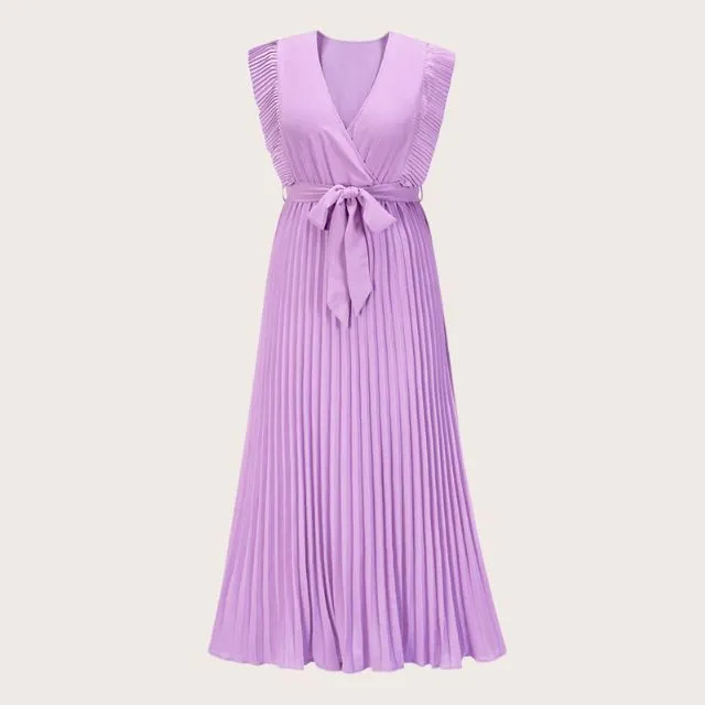 Plissee-Maxikleid mit Rüschen und Bindegürtel an der Taille