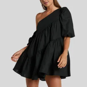 Schickes einseitiges Minikleid mit Rüschen