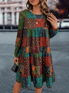 Schlichtes Boho-Minikleid mit Laternenärmeln und Patchwork-Print