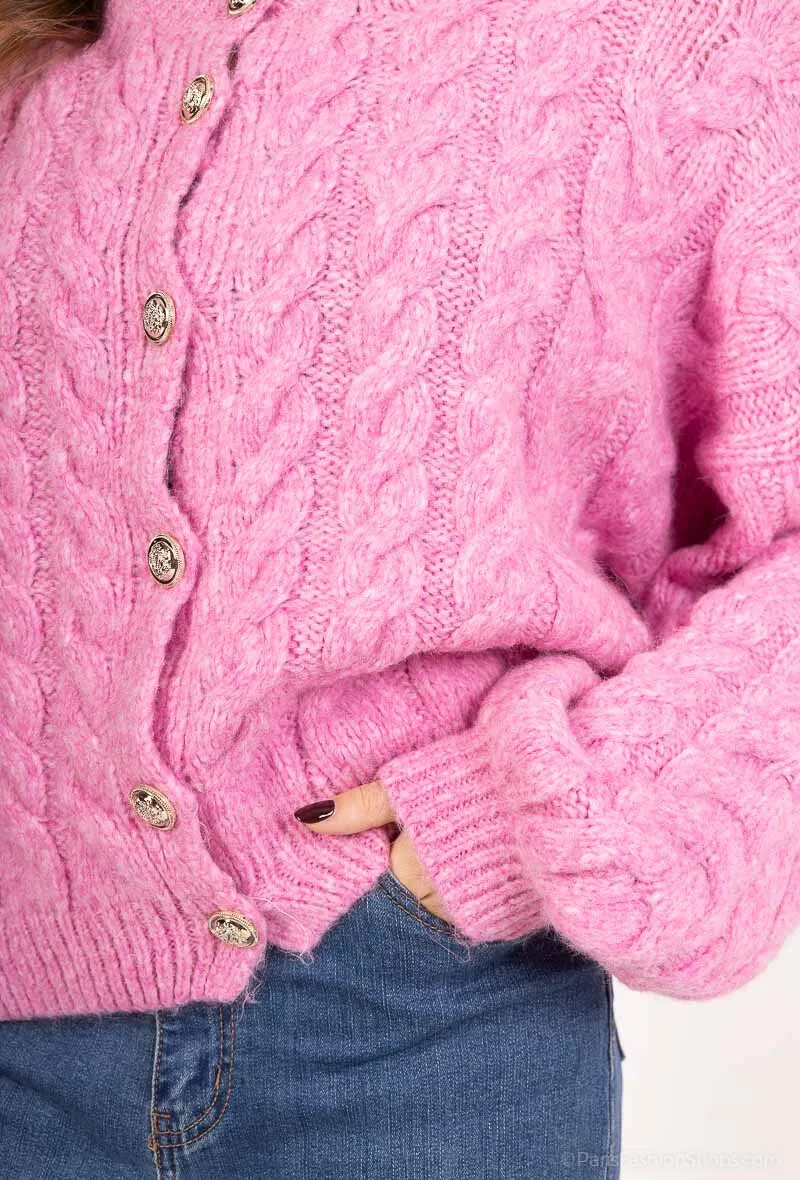 Strickjacke mit Zopfmuster, goldfarben geknöpft