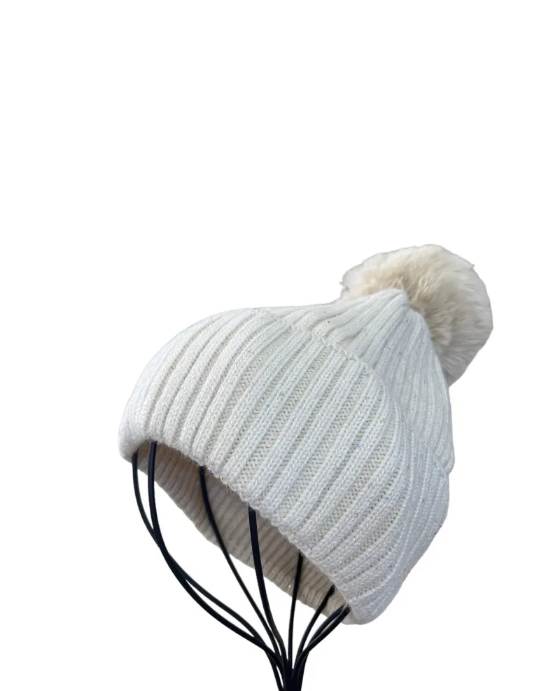 Wintermütze mit Bommel